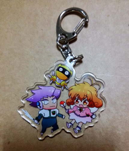 ユイとシンクロとIRの掛かれたアクリルキーホルダー。