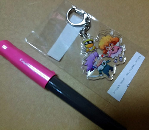 アクキーと万年筆カクノ。