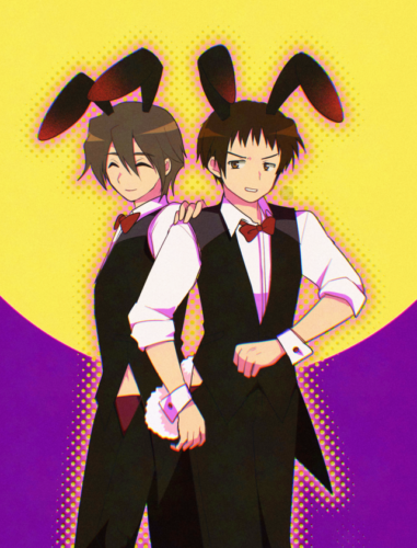 涼宮ハルヒの憂鬱シリーズのファンアート。うさ耳を付けてコスプレをしているキョンと古泉。背景には丸くて大きな月。